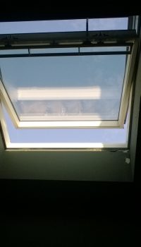 ventana velux interior blanco